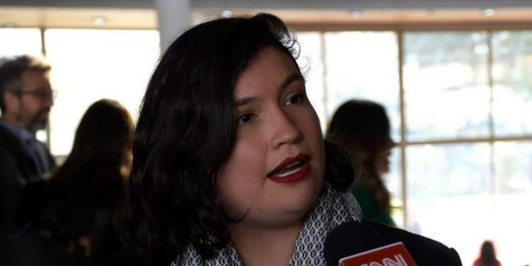 Alcaldesa de Villa Alemana denuncia que le envían «imágenes obscenas» a su celular