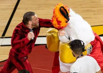 Conor McGregor envía al hospital a mascota de la NBA en medio de la final