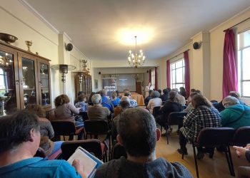 Limache: Vecinos participan en charla sobre regularización de terrenos