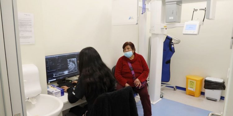 Estudio de odontóloga revela brechas en salud: Mujeres son las más perjudicadas