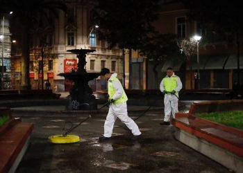 Municipalidad de Valparaíso pone en marcha plan de limpieza en calles y plazas