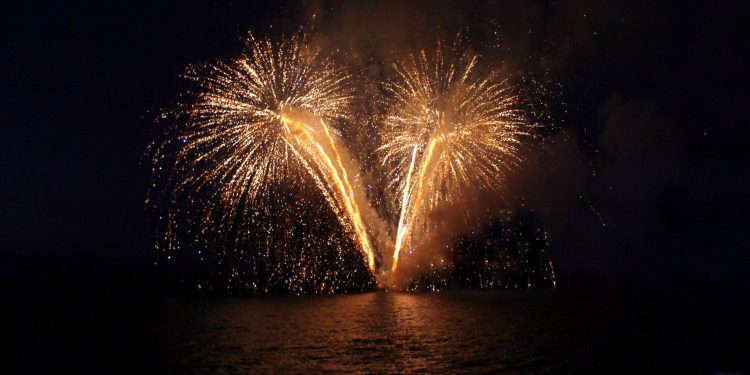 Municipalidad de Valparaíso avanza con el proceso show de fuegos artificiales de año nuevo