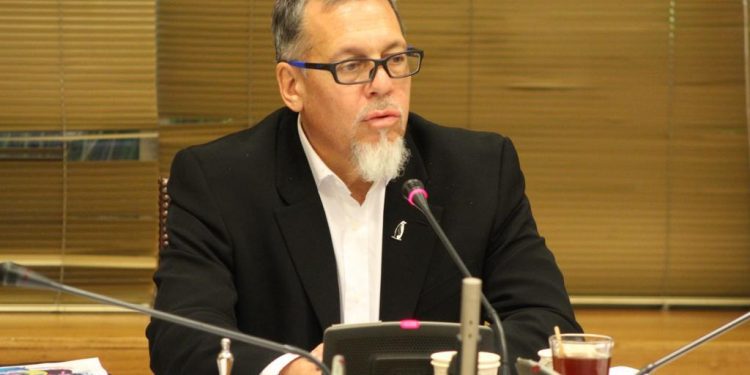 Senador Lagos Weber pide revertir decisión de que Chile no asista a la Feria de Frankfurt