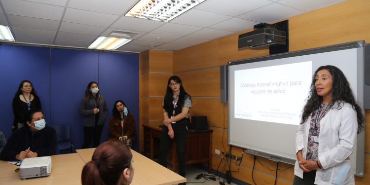 Capacitan a personal clínico del Hospital van Buren en abordaje trans afirmativo