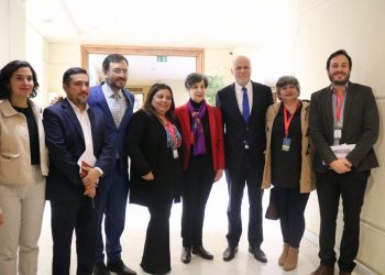 Senadora Allende y Diputado De Rementería buscan modificar ley para beneficiar a vecinos de campamentos