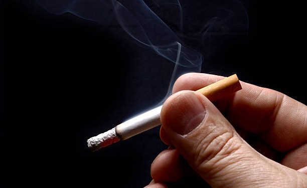 Cigarro y enfermedades orales: el peligro silencioso detrás del humo