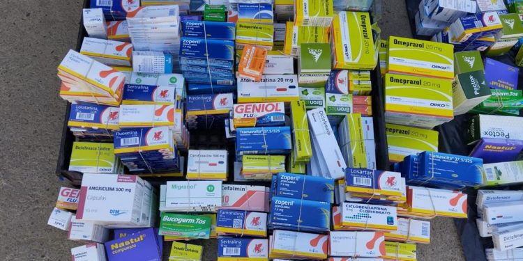 Viña del Mar: Decomisan 1.200 cajas de fármacos en feria de Reñaca Alto