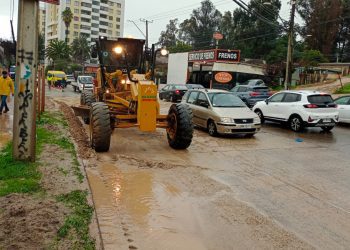 Equipos del Municipio de Quilpué atienden desde la madrugada emergencias ante las lluvias