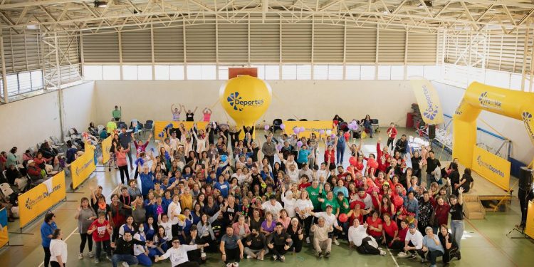 Viña del Mar: 200 adultos mayores participan en bailetón