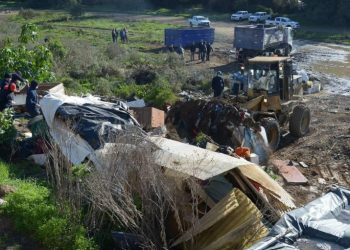 Retiran 100 toneladas de escombros desde Estero Marga Marga