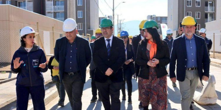 Inspeccionan construcción de 600 departamentos para familias de Limache