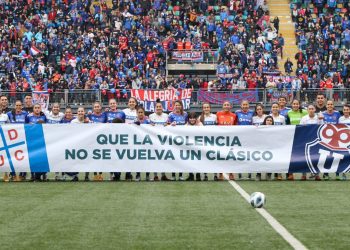 Denuncian que barristas de la U agredieron a jugadora de Universidad Católica