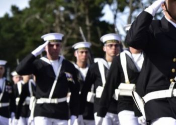 Delincuentes asaltan y roban armamento a guardias de la Armada en Las Salinas