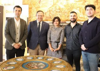 Entregan mesa «Luis XVI» restaurada al Museo Baburizza