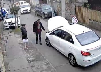 Pareja relata cómo un falso comprador les robó el auto en Cerro Navia