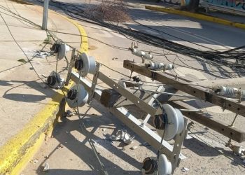 Valparaíso: Municipalidad se querella por caída de tres postes