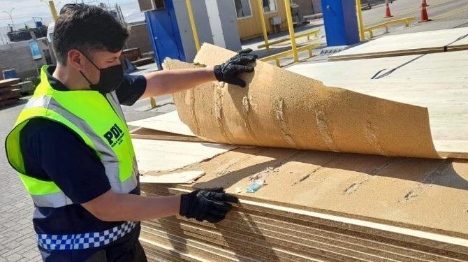 Incautan 530 planchas con cocaína que iban a ser exportadas por Puerto San Antonio