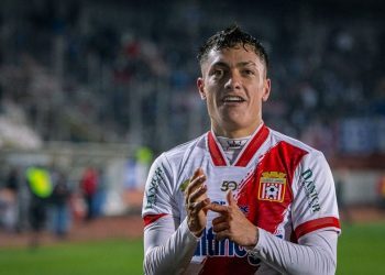 Barristas de Curicó Unido agreden a futbolista Cristián Zavala