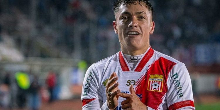 Barristas de Curicó Unido agreden a futbolista Cristián Zavala