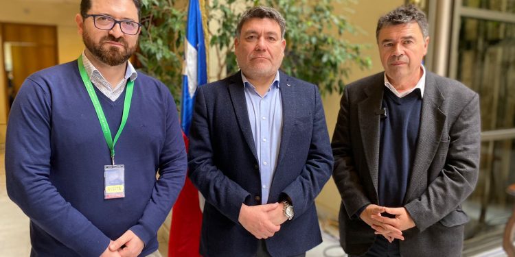 Ministro de Agricultura compromete recursos para enfrentar “escasez hídrica extrema” en el valle del Aconcagua