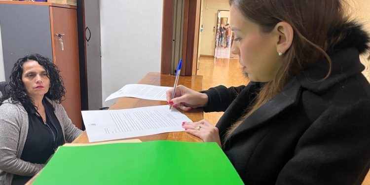 Diputada Flores entrega carta al MOP para pedir que congelen alza del peaje Troncal Quillota