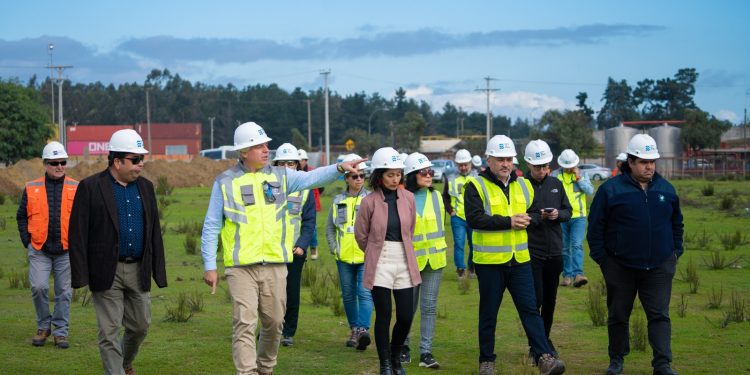 Autoridades visitan obras de nuevo regulador de frecuencia de camiones de Puerto San Antonio