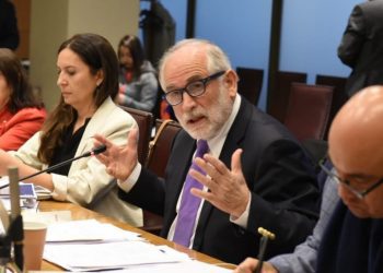 Ministro Montes apunta a Gobierno de Piñera por polémica de Fundaciones