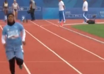 Se viraliza video de «atleta» de Somalia que participó en carrera de 100 metros