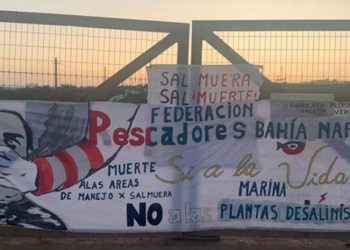 Carabineros desaloja a pescadores que bloqueaban ingreso a desaladora