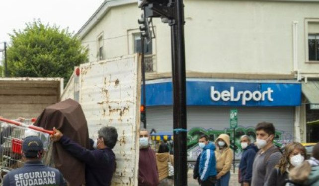 Roban 50 millones de pesos en zapatillas desde local en Avenida Valparaíso