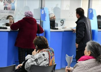 Revisa cómo acceder a reembolso Fonasa  por compra de audífonos y lentes