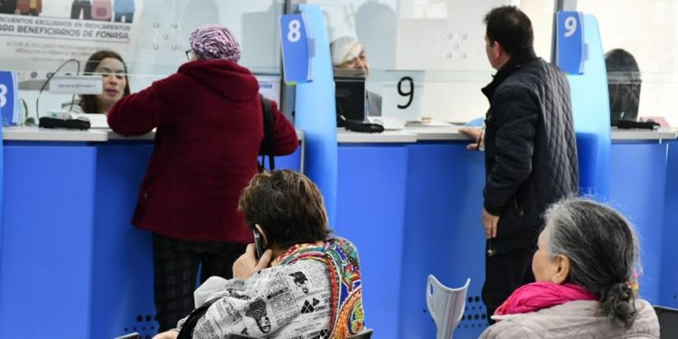 Revisa cómo acceder a reembolso Fonasa  por compra de audífonos y lentes