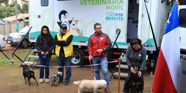 Gobierno Regional entrega clínica veterinaria móvil en Algarrobo