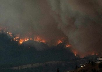 Canadá: Incendios sin control obligan a evacuar una ciudad