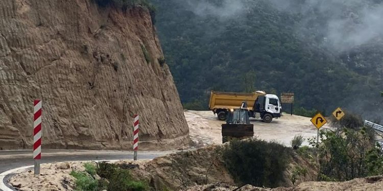 Autoridades recorren camino a Colliguay para inspeccionar trabajos de mitigación