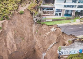 Alcaldesa Ripamonti apunta al MOP por socavón en edificio Kandinsky