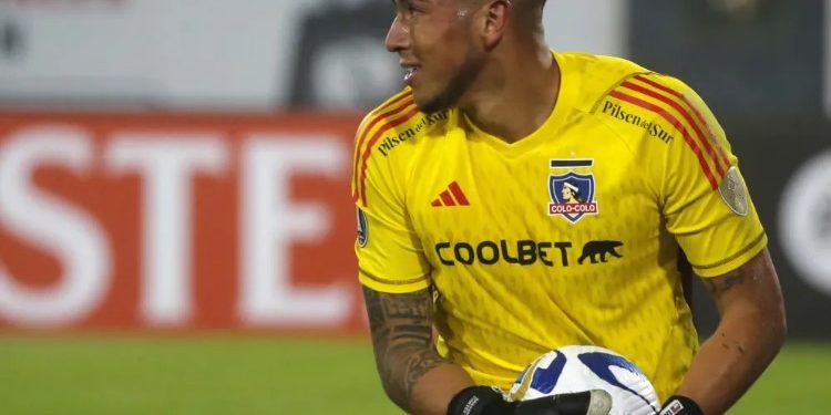 Denuncian a portero de Colo Colo por atropellar a motociclista