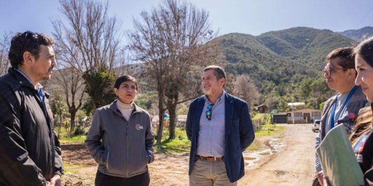 Fiscalizan trabajos de mejoramiento de ruta a Colliguay tras sistema frontal