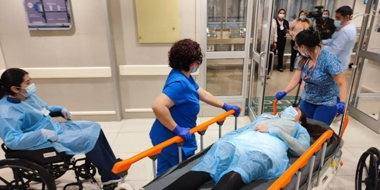 Hospital Gustavo Fricke realizó primer simulacro de evacuación vertical en nuevas instalaciones