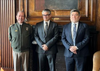 Ministro de Hacienda da garantías a Bomberos sobre nuevas normas para Fundaciones