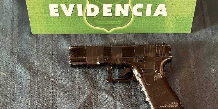 Valparaíso: Detienen a estudiante que amenazó con pistola a balines a compañeros