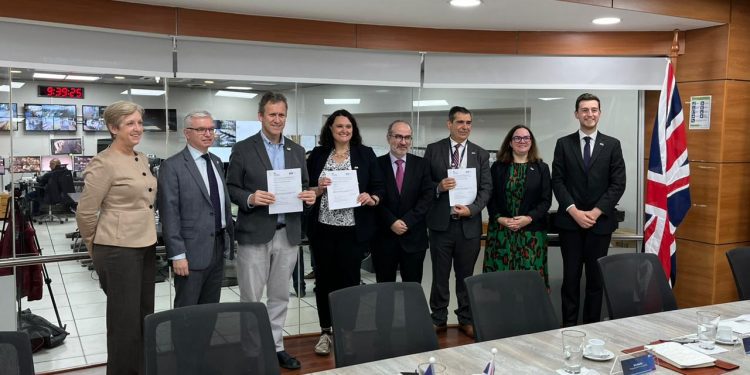 EFE firma convenio con Reino Unido para el fortalecimiento del transporte de pasajeros y de carga
