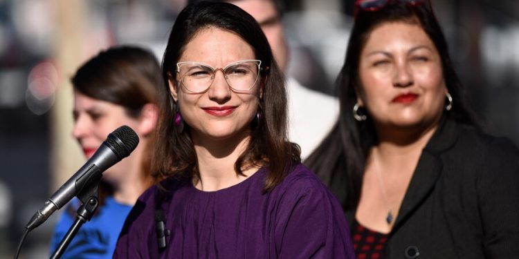 Alcaldesa Irací Hassler confirma que buscará la reelección en Santiago