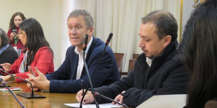 Se conforma mesa entre diputados y Gobierno por ley «Que Pase La Micro»