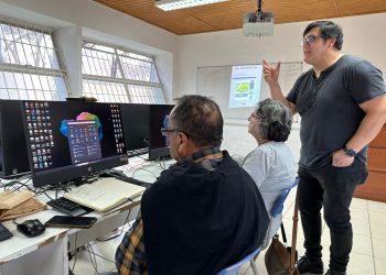 Limache: Realizan cursos de alfabetización digital para adultos mayores