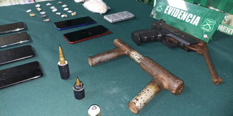 Capturan a dos sujetos por tráfico de drogas y armas en Porvenir Bajo