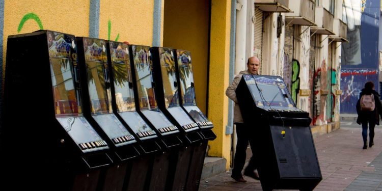 Municipalidad clausura tres «chumbeques» en el plan de Valparaíso
