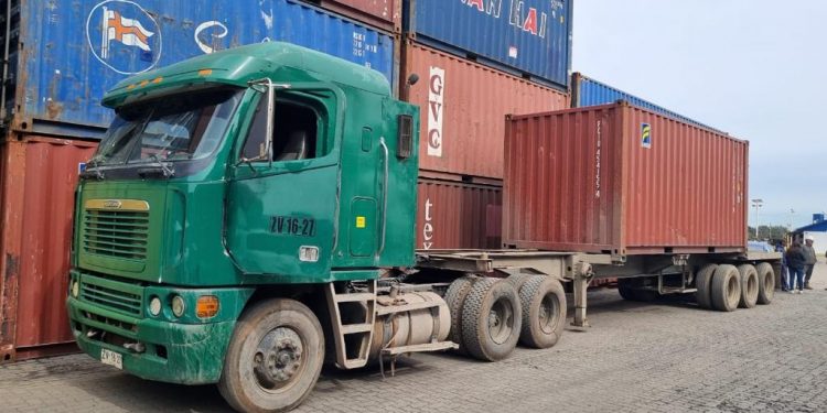 San Antonio: PDI recupera cargamento industrial robado desde contenedores