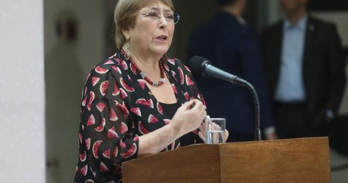 Bachelet y su análisis sobre el presente del país: “La gente está enojada, andan mala onda”
