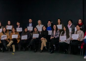 Viña del Mar: Certifican a 200 trabajadores de la educación pública